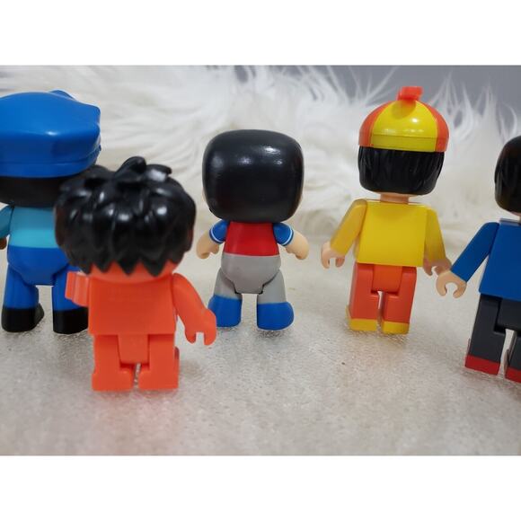 Lot Of 8, 2.5” Ryans World Lego Figures Loose - Picture 9 of 10
